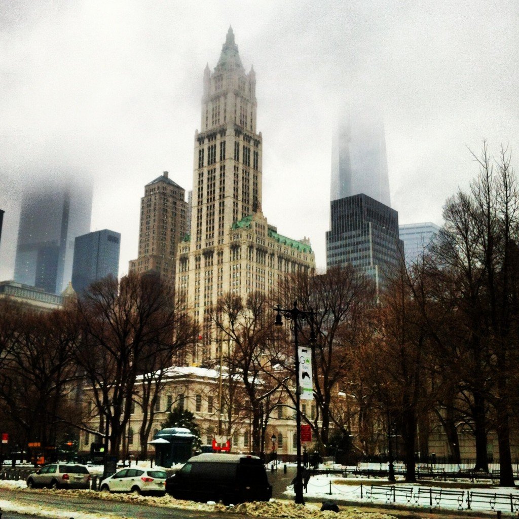 Woolworth_Building_in_the_Mist
